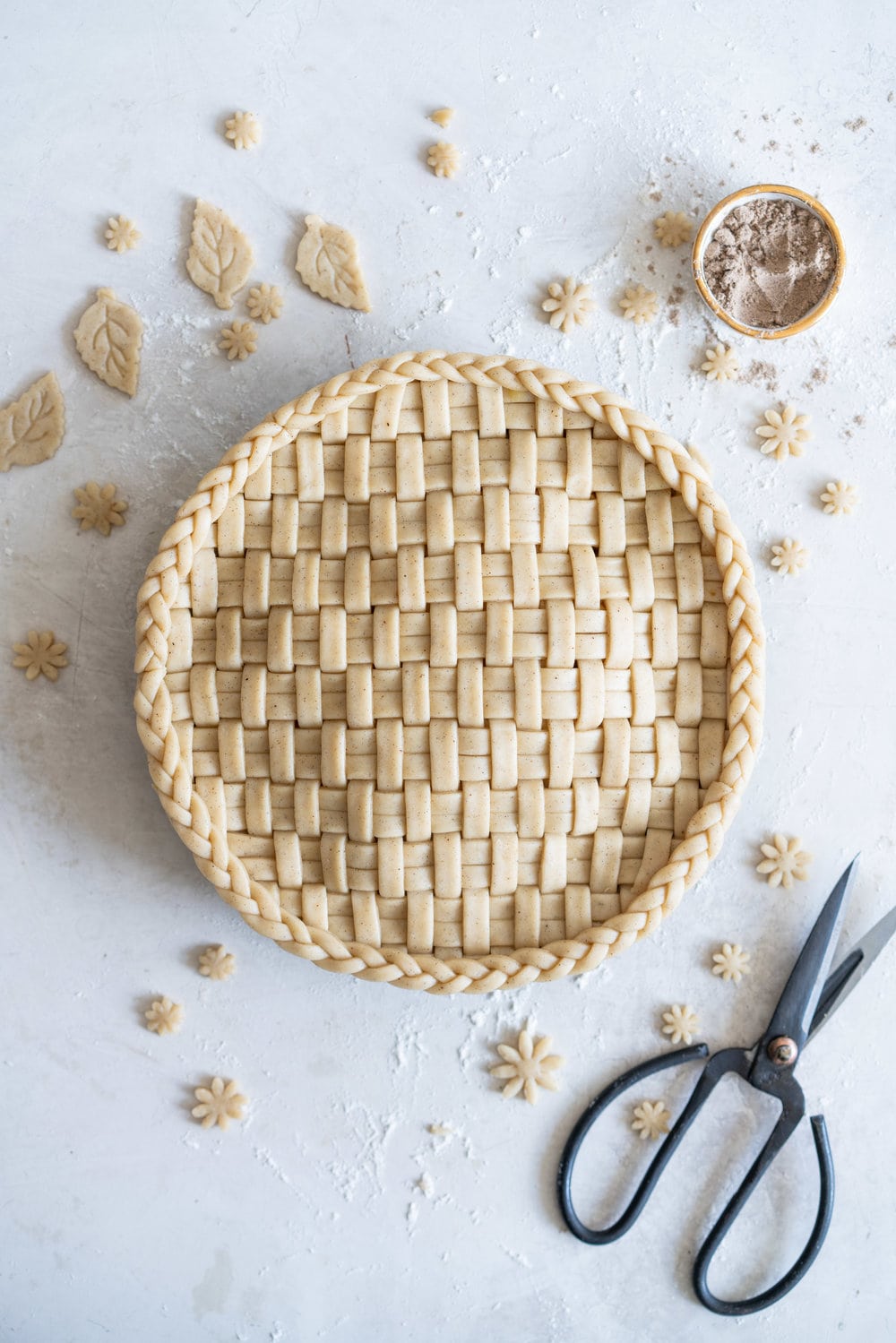 Apple and Cardamom Pie with Cardamom and Vanilla Bean Crust - a pie dough spiked with warming cardamom and fragrant vanilla bean encloses a spiced apple cardamom brown sugar filling. This variation on an apple pie is simple but delicious - it makes the perfect dessert or anytime treat. #cardamom #applepie