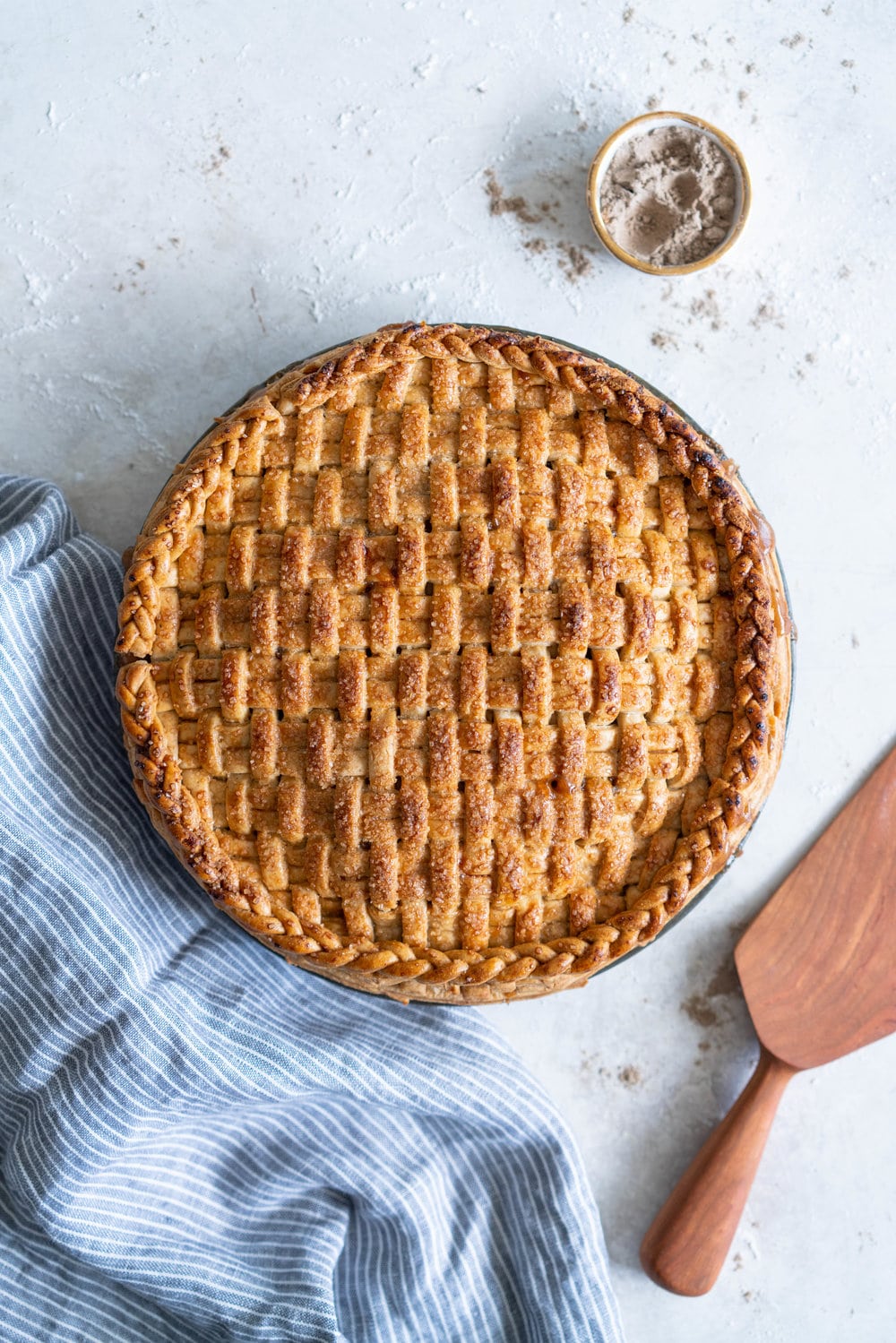 Apple and Cardamom Pie with Cardamom and Vanilla Bean Crust - a pie dough spiked with warming cardamom and fragrant vanilla bean encloses a spiced apple cardamom brown sugar filling. This variation on an apple pie is simple but delicious - it makes the perfect dessert or anytime treat. #cardamom #applepie