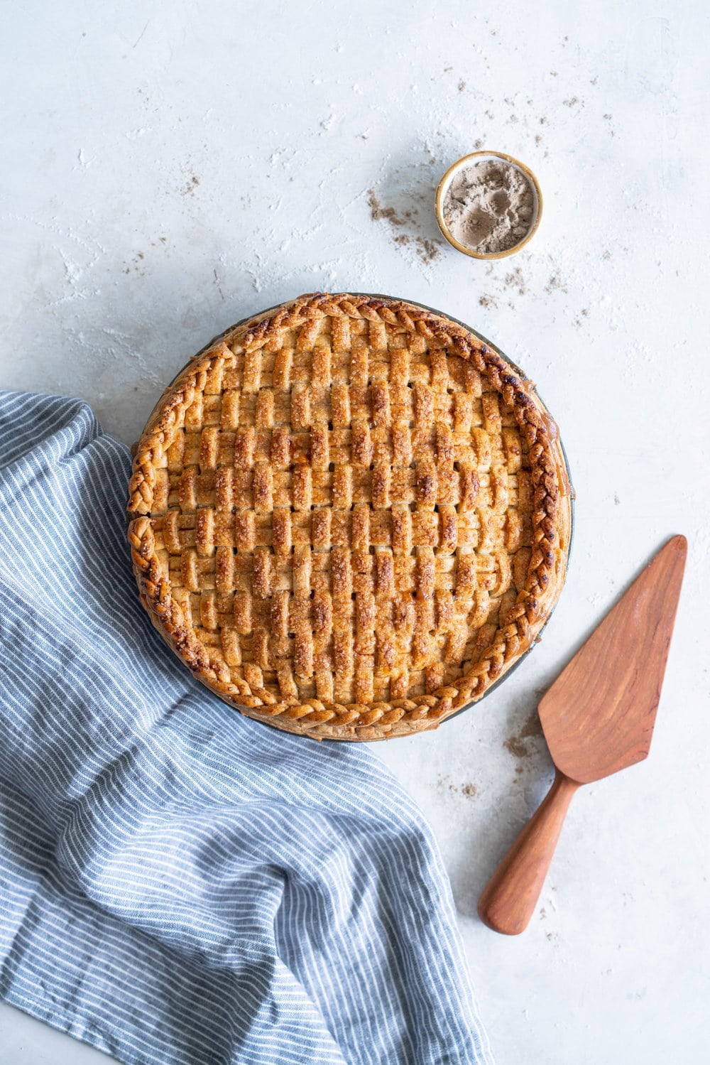 Apple and Cardamom Pie with Cardamom and Vanilla Bean Crust - a pie dough spiked with warming cardamom and fragrant vanilla bean encloses a spiced apple cardamom brown sugar filling. This variation on an apple pie is simple but delicious - it makes the perfect dessert or anytime treat. #cardamom #applepie