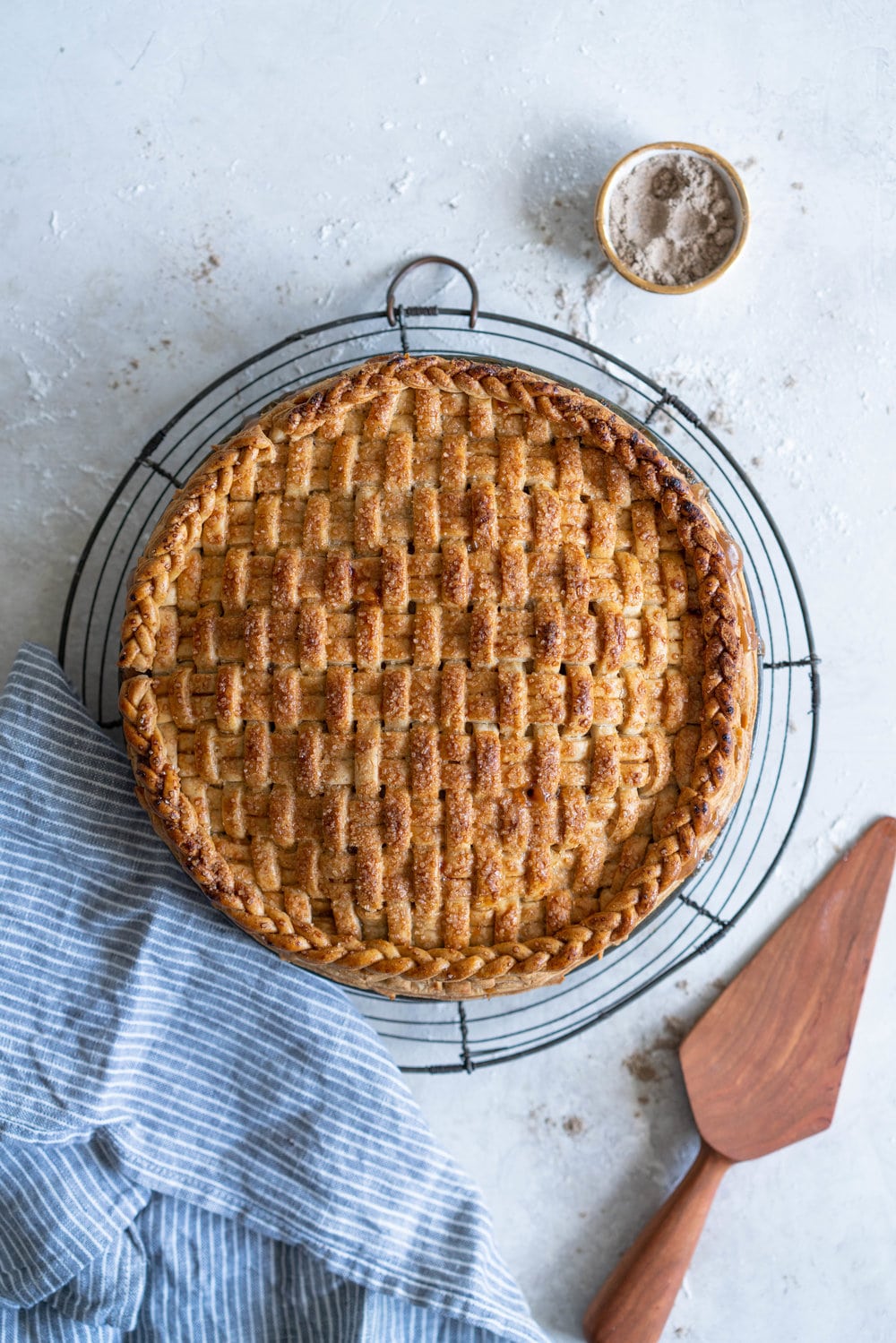 Apple and Cardamom Pie with Cardamom and Vanilla Bean Crust - a pie dough spiked with warming cardamom and fragrant vanilla bean encloses a spiced apple cardamom brown sugar filling. This variation on an apple pie is simple but delicious - it makes the perfect dessert or anytime treat. #cardamom #applepie