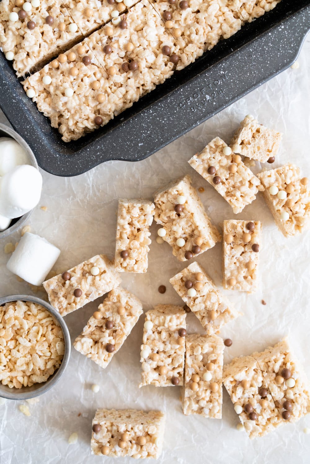 The Ultimate Easter treat box - iced cookies, cardamom linzers, hand pies, macarons, crispy rice treats and Easter mallows make the most amazing treat box, and are complimented perfectly by super cute foil wrapped chocolate eggs. This box would make the most perfect Easter gift, or the components are perfect alone for Easter treats. #easterbox #cookiebox #easterbaking