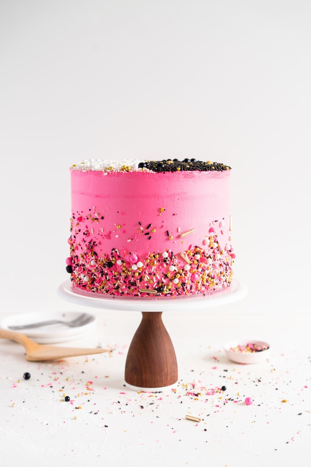 Five layer cakes, two days, and one tiny NYC apartment  - tips and tricks for making a whole bunch of cakes all at once over the course of two days #weddingcake #layercake #deconstructedweddingcake