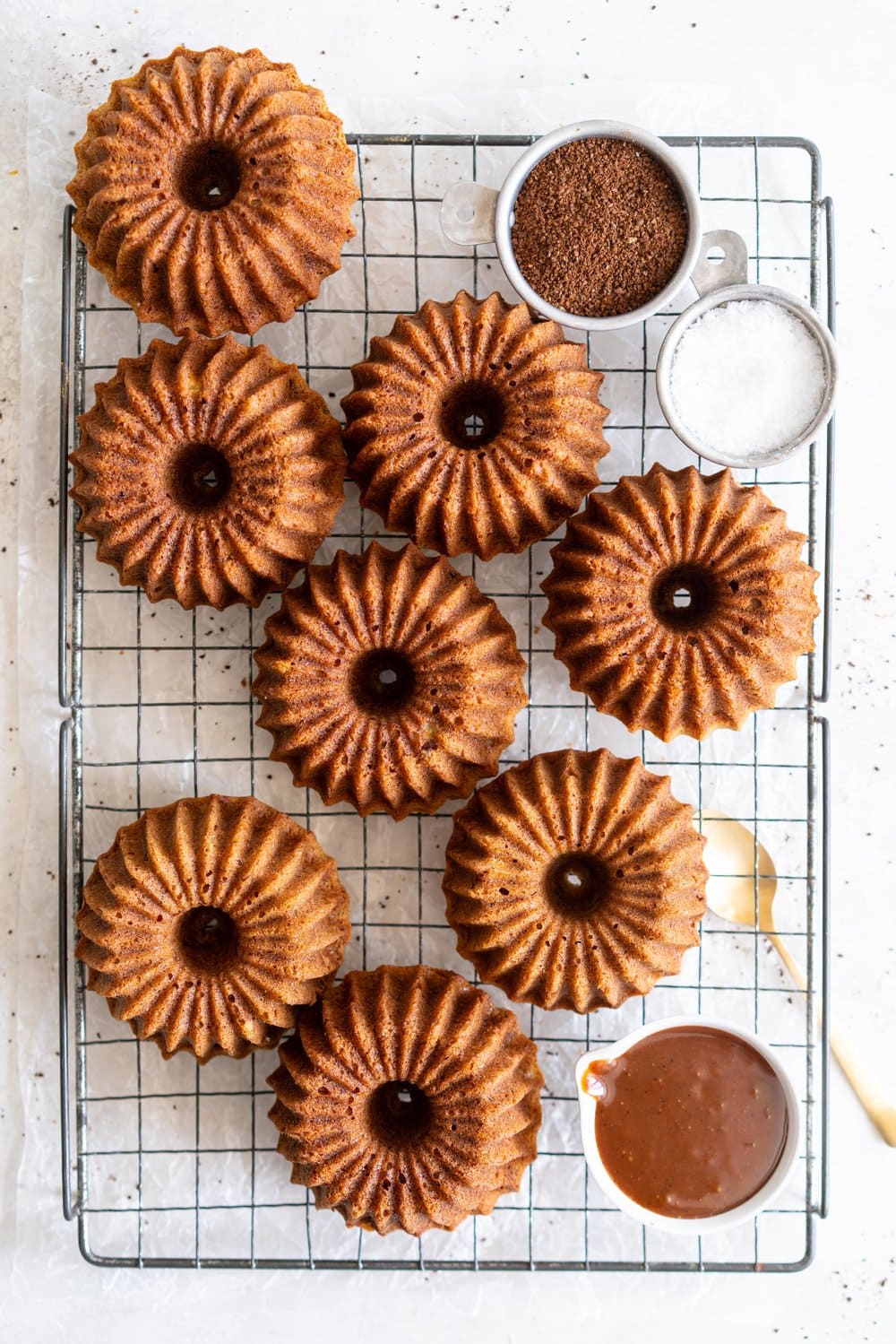 Banana mini bundt cakes, made in a mini brilliance pan, finished with a coffee infused salted caramel. The perfect treat to have with your coffee. #bananabundt #bananacake #coffeecaramel