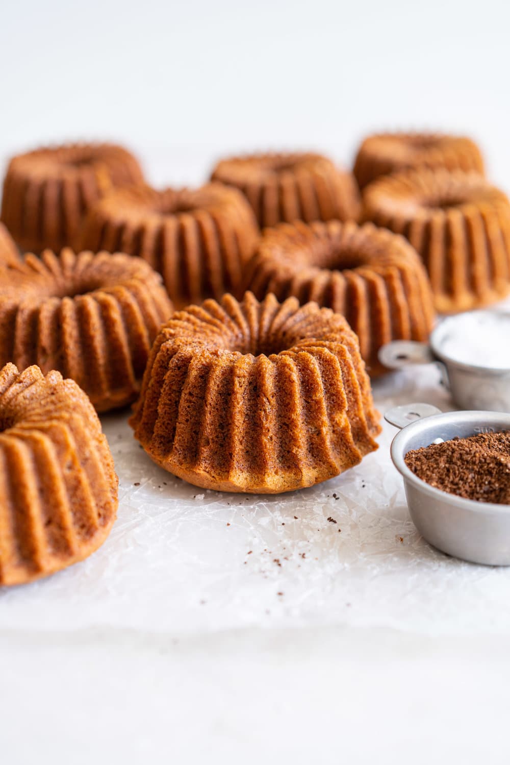 Banana mini bundt cakes, made in a mini brilliance pan, finished with a coffee infused salted caramel. The perfect treat to have with your coffee. #bananabundt #bananacake #coffeecaramel