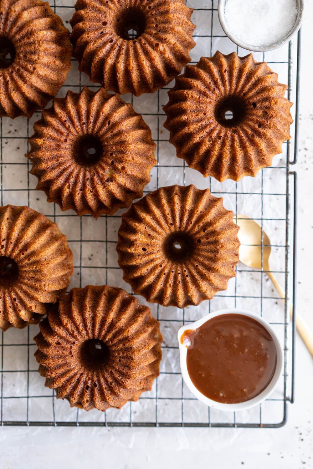 Banana mini bundt cakes, made in a mini brilliance pan, finished with a coffee infused salted caramel. The perfect treat to have with your coffee. #bananabundt #bananacake #coffeecaramel