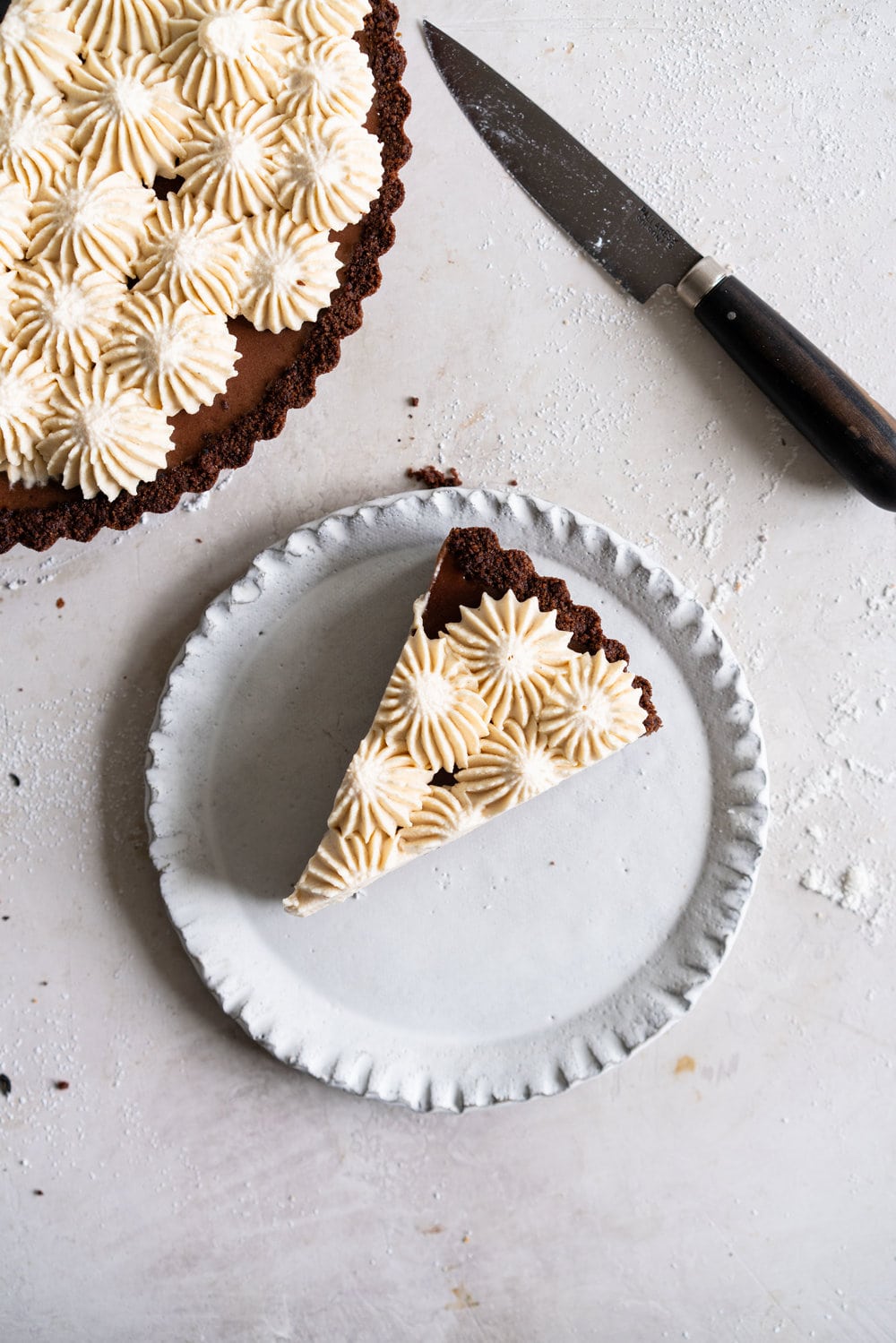 Dark Chocolate Salted Caramel Ganache Tart with Chocolate Graham Cracker Crust and Earl Grey Mascarpone Whipped Cream - this chocolate tart comes together quickly, and is the perfect easy dessert that easily feeds a crowd. A crunch base is topped with a silky smooth chocolate salted caramel filling, and finished with an earl grey mascarpone whipped cream. #chocolatetart #saltedcaramel #earlgreywhippedcream