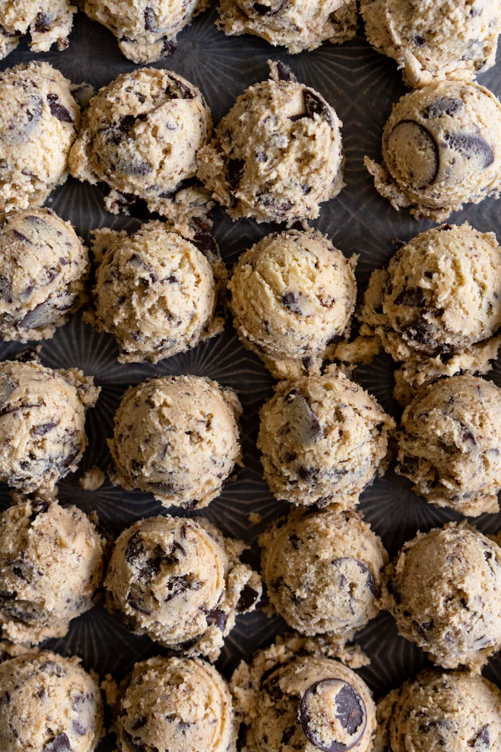Chocolate Chip Cookie Ice Cream Sandwiches with Olive Oil Ice Cream. Thin and crispy chocolate chip cookies sandwich a creamy, smooth disc of olive oil ice cream. The perfect summer treat. #oliveoilicecream #icecreamsandwich #chocolatechipcookie
