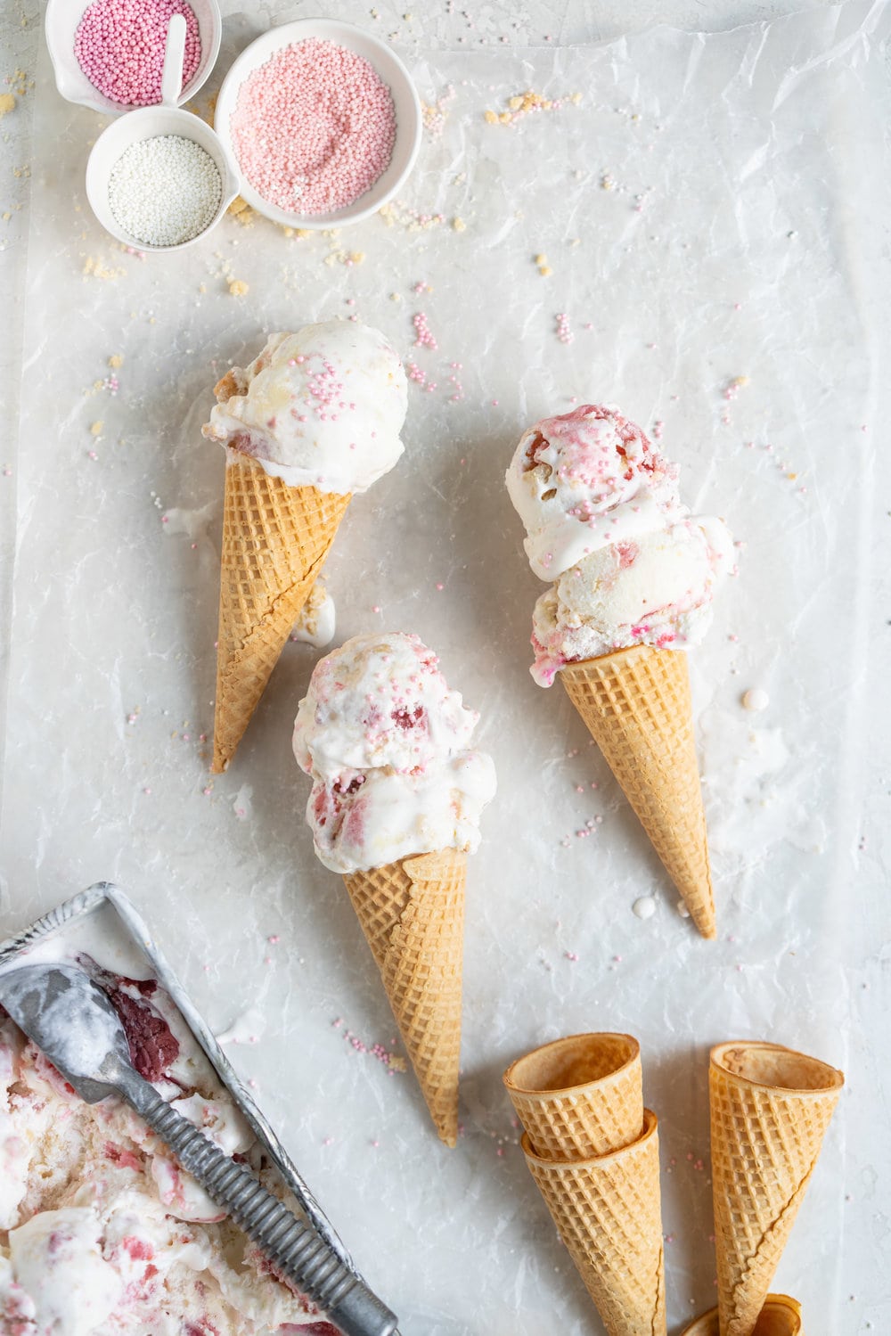 Strawberry shortcake macaron ice cream - the makings of strawberry shortcake macarons are layered up in a creamy philadelphia style ice cream base and frozen up into the perfect treat #philadelphiastyle #icecream #macaronicecream