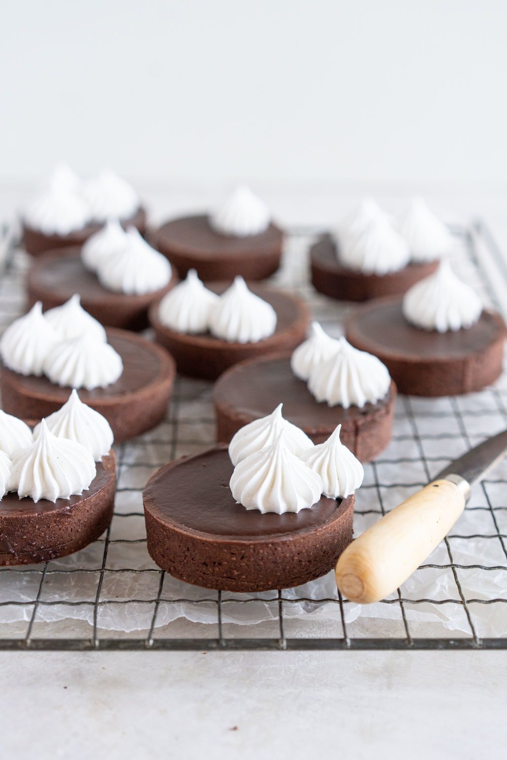 Dark Chocolate Peanut Butter Mini Tarts with Mixed Berry Jam, Chocolate Crust, and Torched Swiss Meringue #minitart #peanutbutterganache #chocolatetart