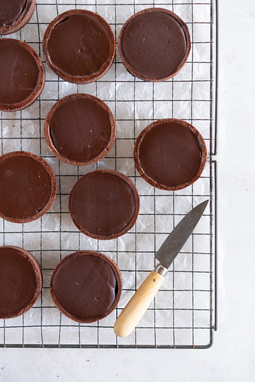 Dark Chocolate Peanut Butter Mini Tarts with Mixed Berry Jam, Chocolate Crust, and Torched Swiss Meringue #minitart #peanutbutterganache #chocolatetart