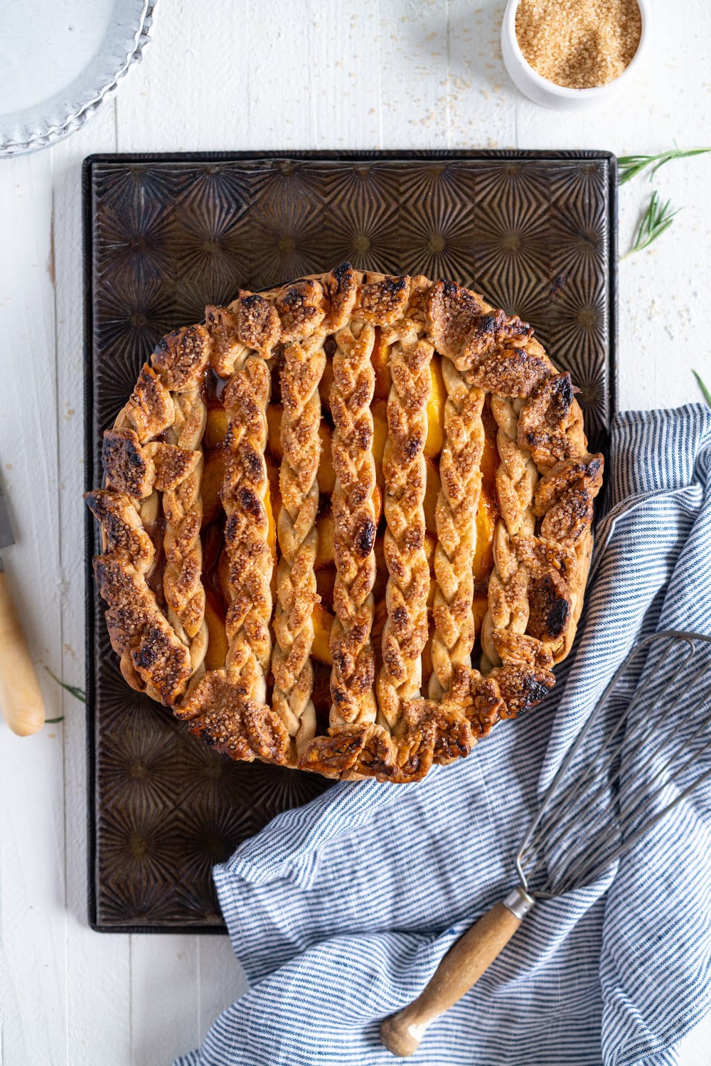 Peach and Vanilla Bean Pie with Fresh Rosemary Pie Crust - sweet, summer peaches are elevated with vanilla bean paste, and wrapped up in a sweet pie crust filled with fresh rosemary. #peachpie #peachandrosemarypie
