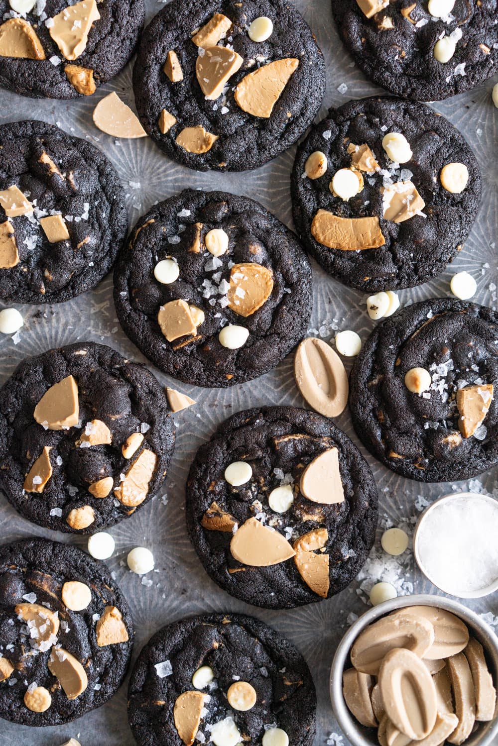 Cookies and Cream Cookies - Black Cocoa Cookies with White Chocolate Chunks. Fudgy, chewy Black cocoa cookies are stuffed full of white chocolate chunks. These are the most perfect cookies and cream cookie, and are so amazing on their own or with a glass of cold milk. #cookies #cookiesandcream #whitechocolate