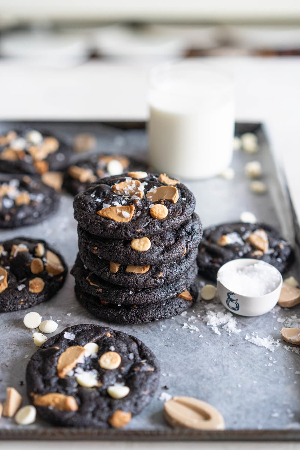 Cookies and Cream Cookies - Black Cocoa Cookies with White Chocolate Chunks. Fudgy, chewy Black cocoa cookies are stuffed full of white chocolate chunks. These are the most perfect cookies and cream cookie, and are so amazing on their own or with a glass of cold milk. #cookies #cookiesandcream #whitechocolate