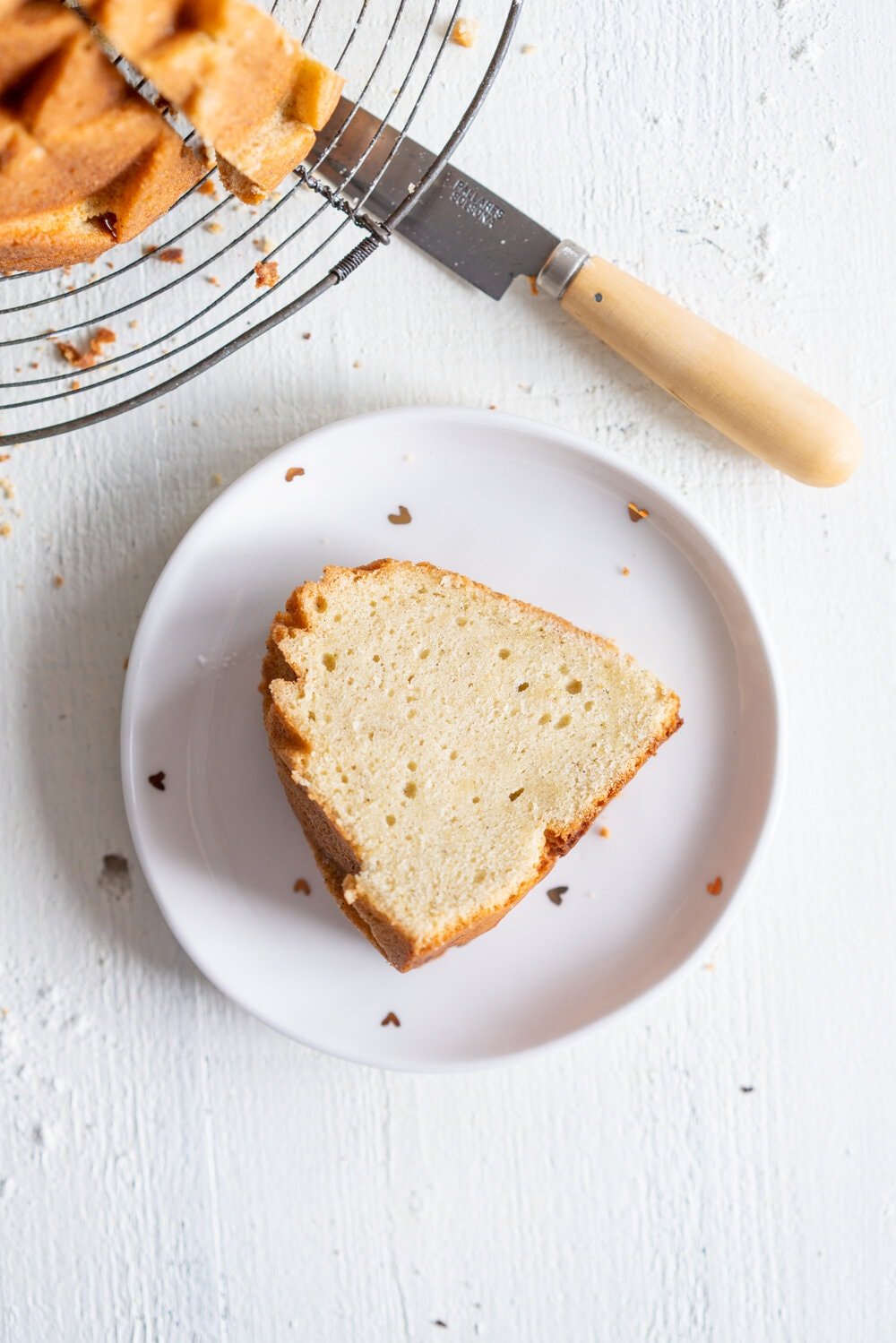 Cardamom Bundt Cake with Cardamom Syrup glaze - this super versatile cardamom sour cream cake is full of warming cardamom spices, both from within the cake and from the simple cardamom bundt syrup glaze that is brushed on top. You can leave the cardamom out for a perfect vanilla sour cream bundt cake, or leave it in there for a cozy, warming bundt cake. #bundtcake #bundtrecipe #cardamombuntcake