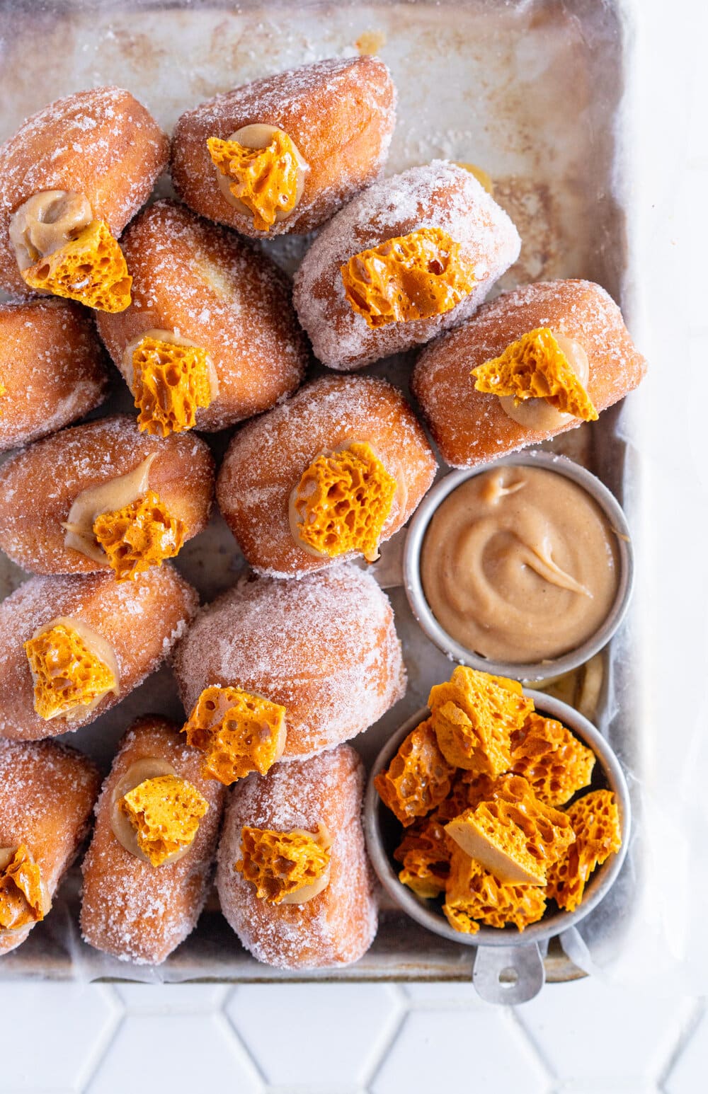 Banoffee Doughnuts - Brioche Doughnuts with Banana Salted Caramel Ganache and Honeycomb #banoffee #doughnuts #briochedoughnuts