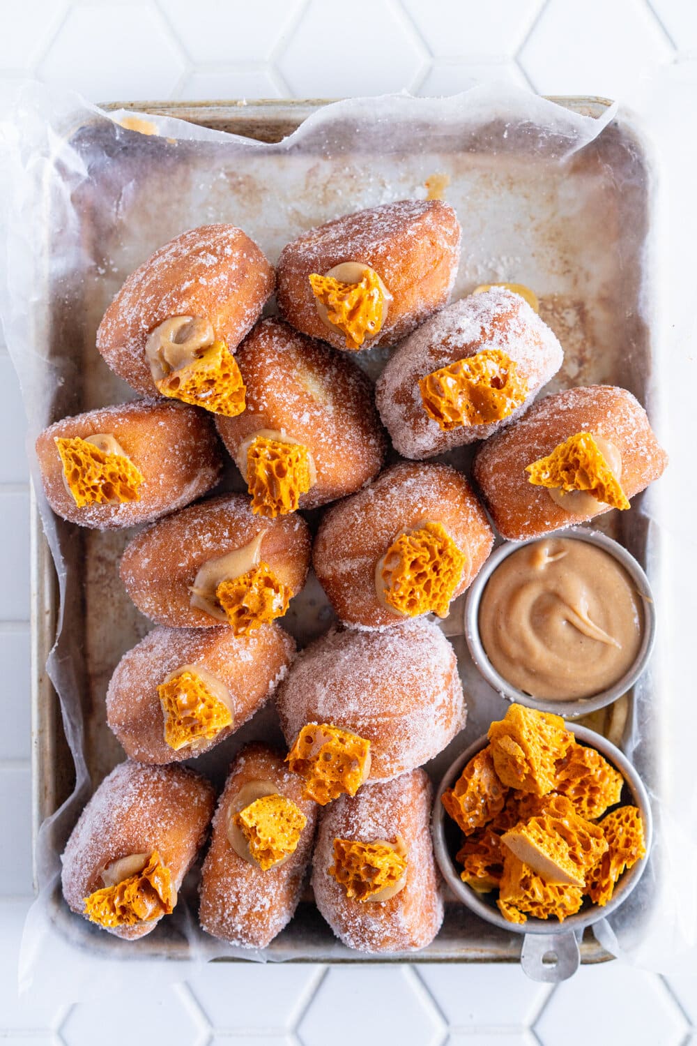 Banoffee Doughnuts - Brioche Doughnuts with Banana Salted Caramel Ganache and Honeycomb #banoffee #doughnuts #briochedoughnuts