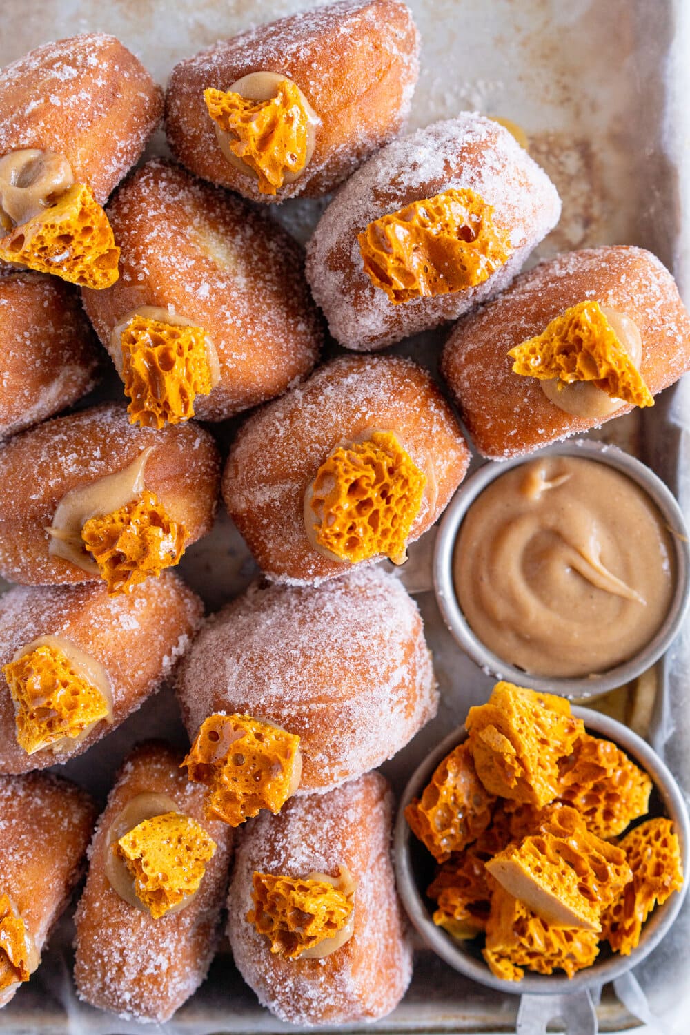 Banoffee Doughnuts - Brioche Doughnuts with Banana Salted Caramel Ganache and Honeycomb #banoffee #doughnuts #briochedoughnuts