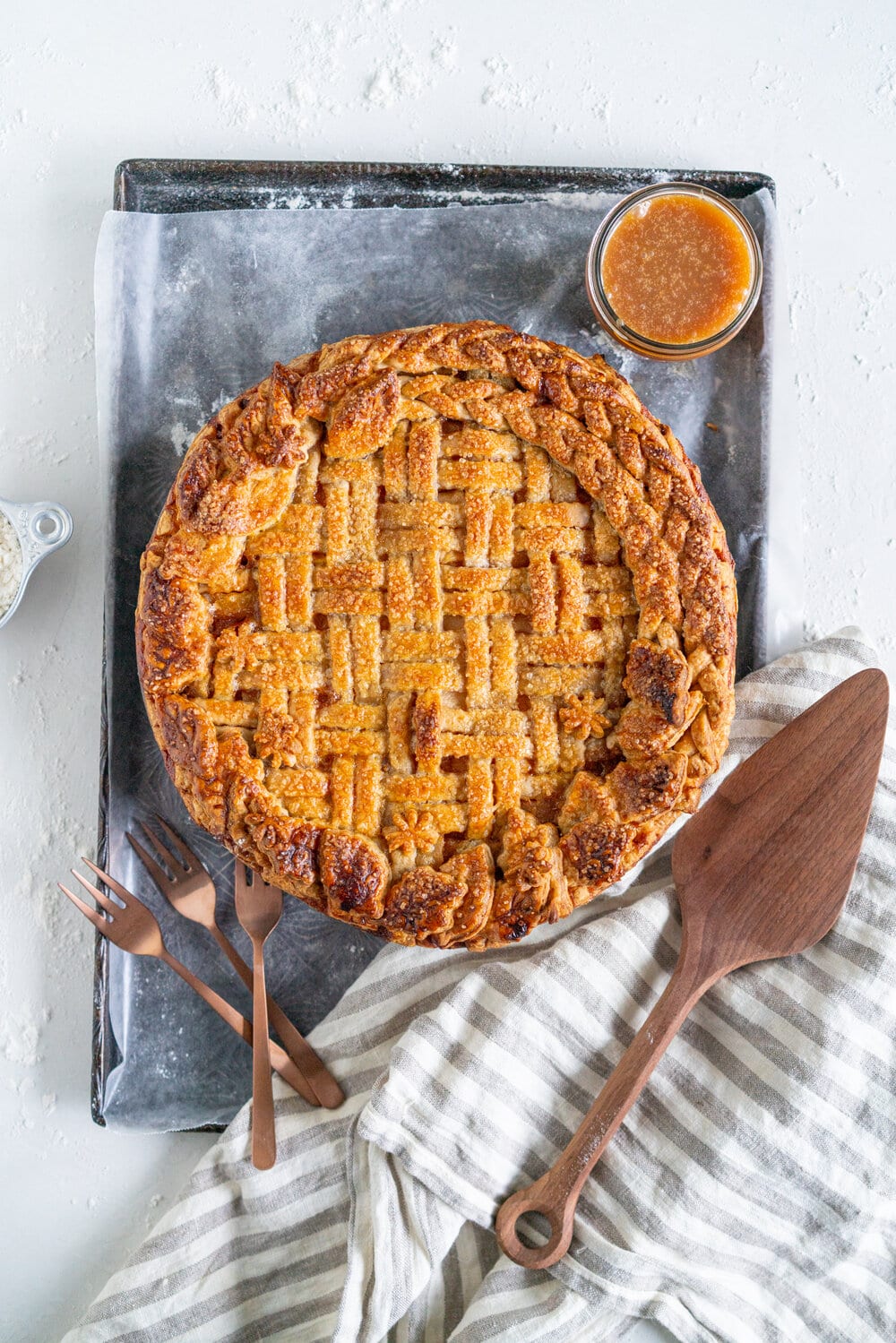 Pear Pie with Ginger Caramel and Spelt Crust - fresh pears are tucked into a pie with a fresh ginger caramel and a nutty spelt pie crust. This is the perfect easy alternative to a caramel apple pie, and the addition of spelt to the pie crust ramps up the flavour. #pearpie #pearcaramelpie #spelt