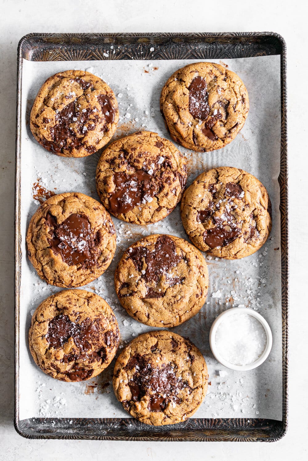 Dark Chocolate Peanut Butter Stuffed Chocolate Chip Cookies. Discs of Dark Chocolate Peanut Butter are stuffed into the middle of a no chill chocolate chip cookie for the most perfect peanut butter stuffed cookie situation. #peanutbutter #peanutbutterstuffedcookie #stuffedcookie