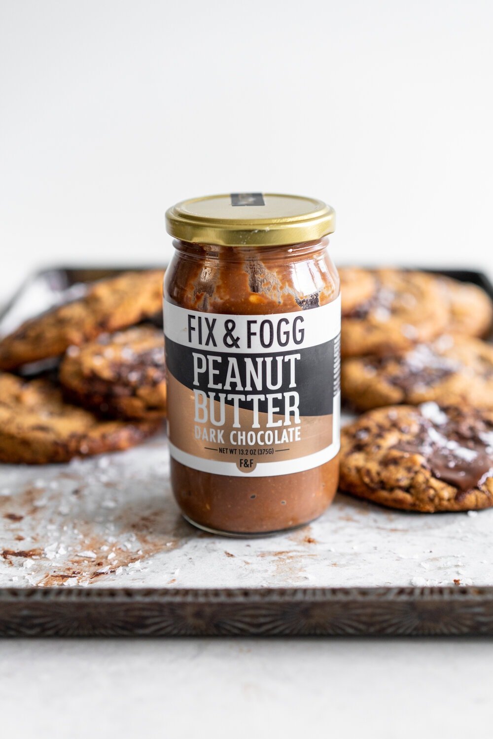 Dark Chocolate Peanut Butter Stuffed Chocolate Chip Cookies. Discs of Dark Chocolate Peanut Butter are stuffed into the middle of a no chill chocolate chip cookie for the most perfect peanut butter stuffed cookie situation. #peanutbutter #peanutbutterstuffedcookie #stuffedcookie