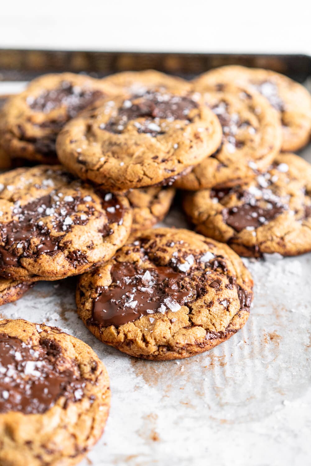 Dark Chocolate Peanut Butter Stuffed Chocolate Chip Cookies. Discs of Dark Chocolate Peanut Butter are stuffed into the middle of a no chill chocolate chip cookie for the most perfect peanut butter stuffed cookie situation. #peanutbutter #peanutbutterstuffedcookie #stuffedcookie