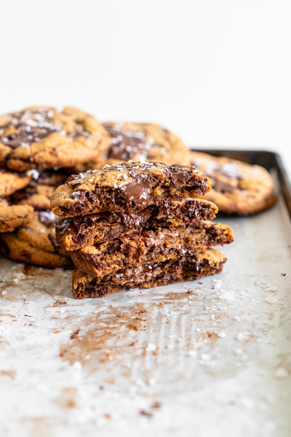 Dark Chocolate Peanut Butter Stuffed Chocolate Chip Cookies. Discs of Dark Chocolate Peanut Butter are stuffed into the middle of a no chill chocolate chip cookie for the most perfect peanut butter stuffed cookie situation. #peanutbutter #peanutbutterstuffedcookie #stuffedcookie