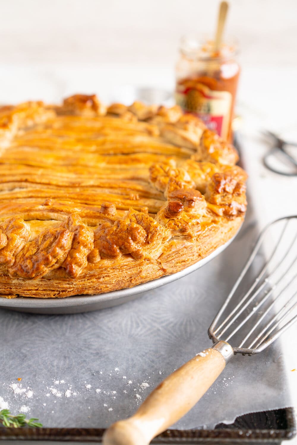 Mushroom and Sundried Tomato Pesto Pie with Parmesan and Black Pepper Crust. A rich, hearty mushroom gravy enriched with sundried tomato pesto is tucked inside a golden brown parmesan and black pepper pie crust. This is a perfect vegetarian take on the classic pot pie, and is ultimate comfort food. Mushroom pot pie will be your next favourite!
