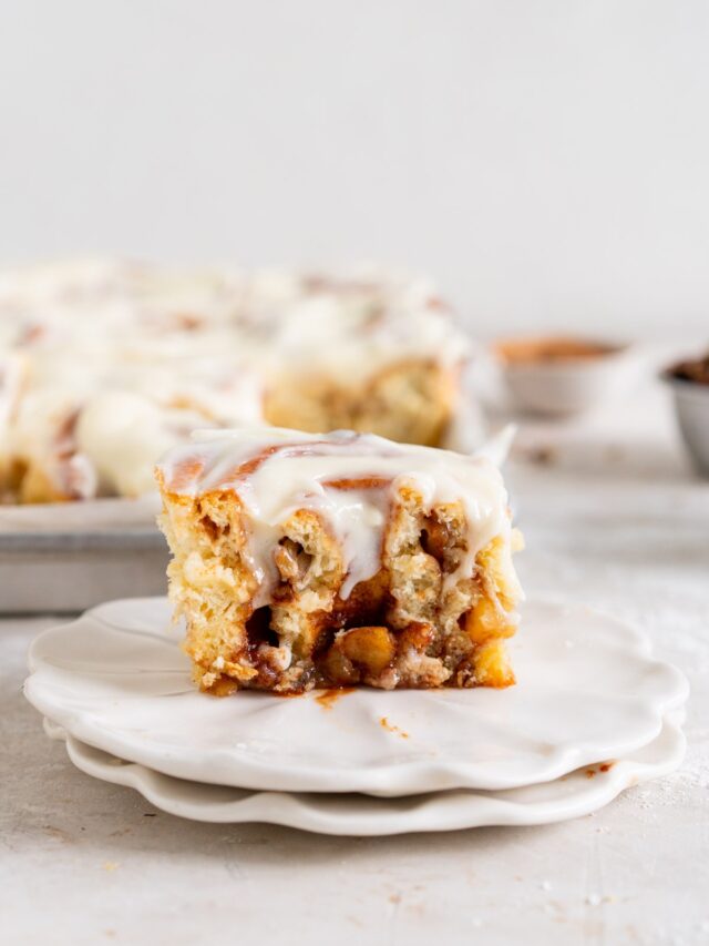 cropped-slice-shot-apple-cinnamon-rolls.jpg