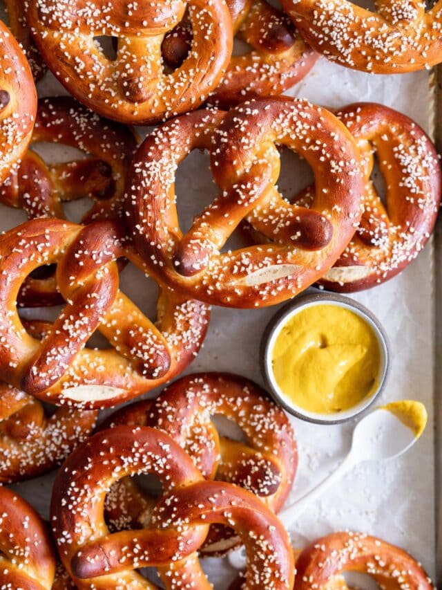 Soft Pretzels with Cheese Dip