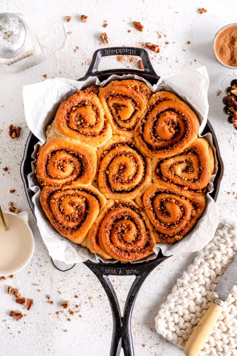 baked vegan cinnamon rolls
