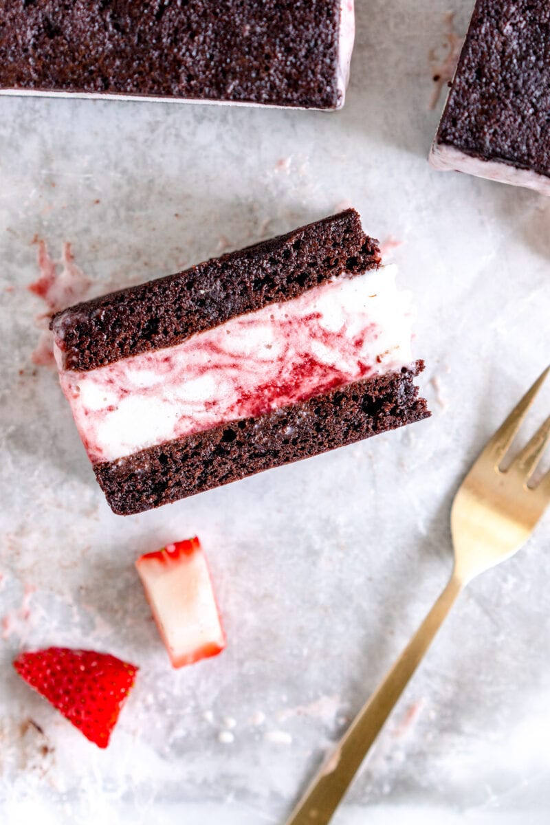 close up brownie sandwich