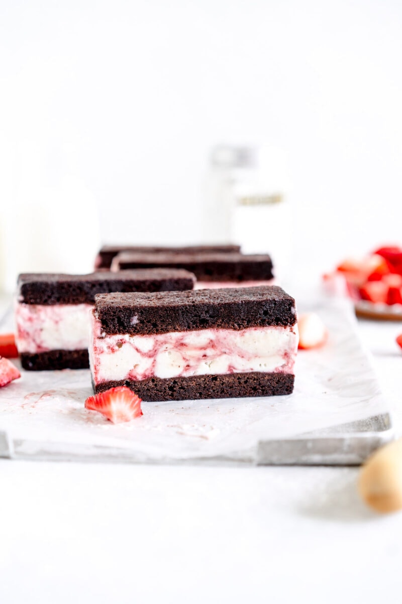 strawberry balsamic ice cream sandwiches