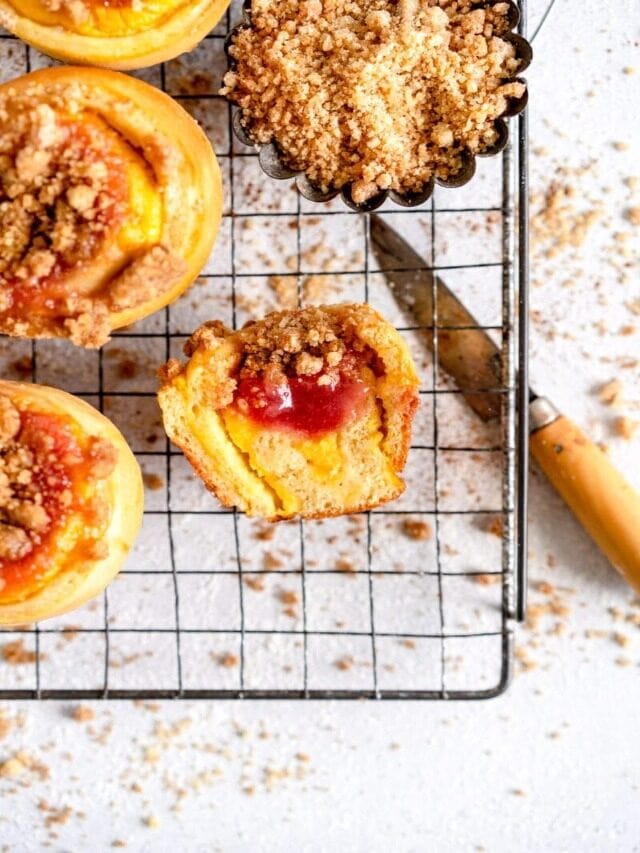 Rhubarb Custard Buns