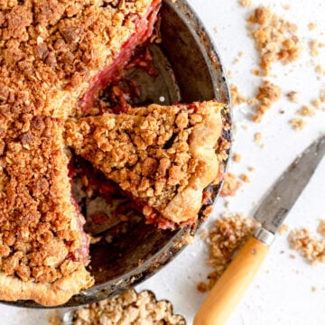 sliced pie with crumble topping