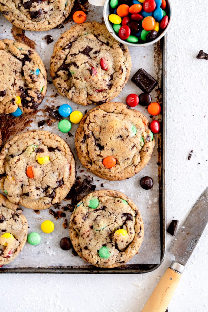 corner image of m&m cookies