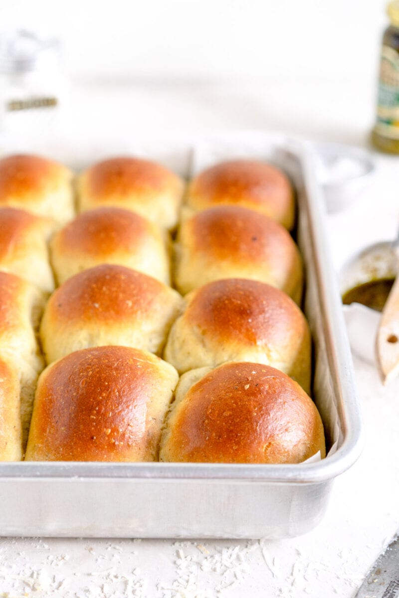 baked pesto dinner rolls