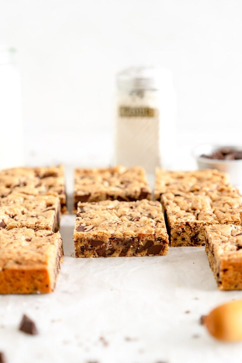 baked chocolate chip cookie bars