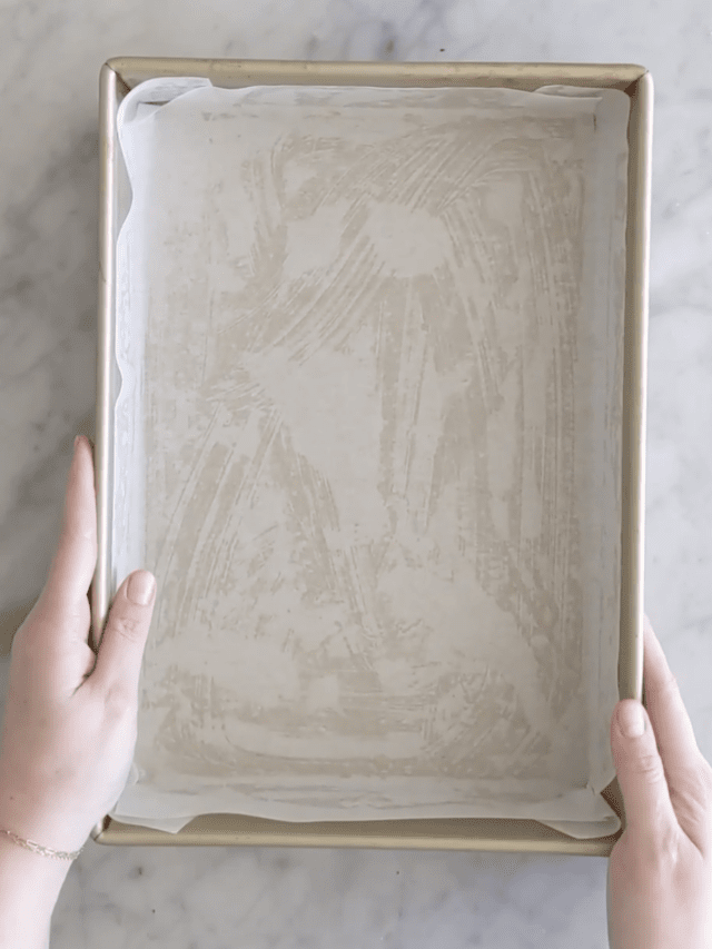 How to line a rectangle pan