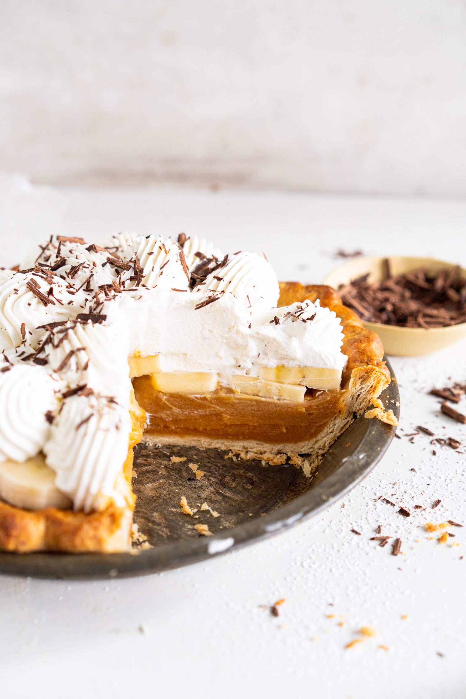 Banoffee pie in pan with crust and bananas