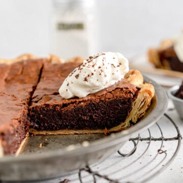 brownie pie with whipped cream