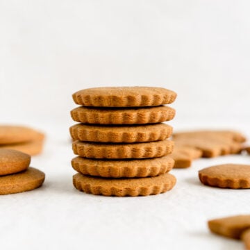 baked gingerbread cookies
