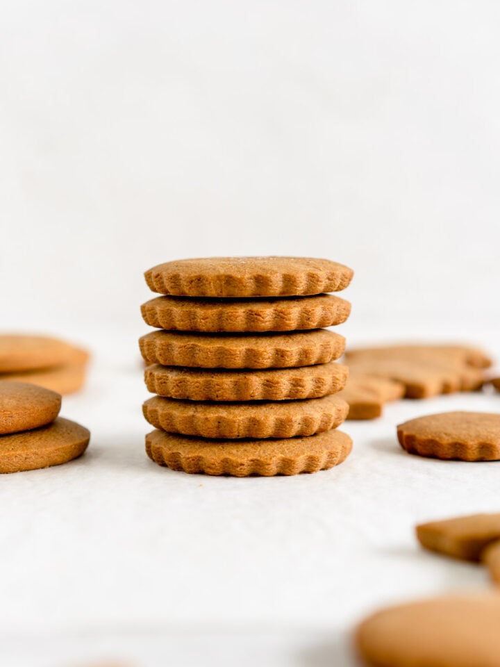 baked gingerbread cookies