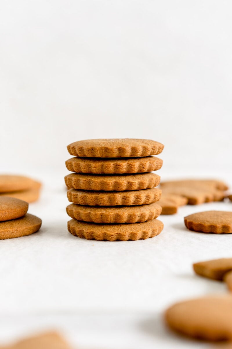 baked gingerbread cookies
