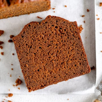 sliced gingerbread loaf