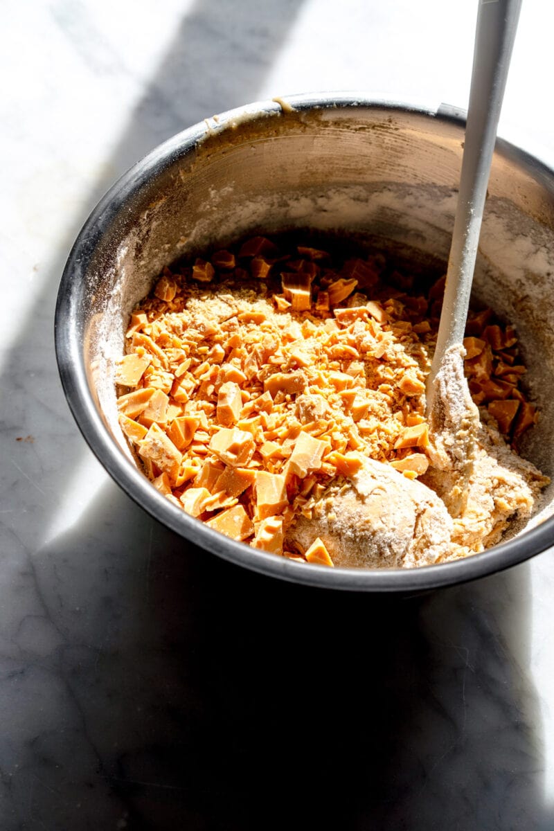 chocolate chips in blondie batter