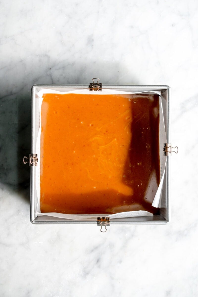 set caramel in a pan