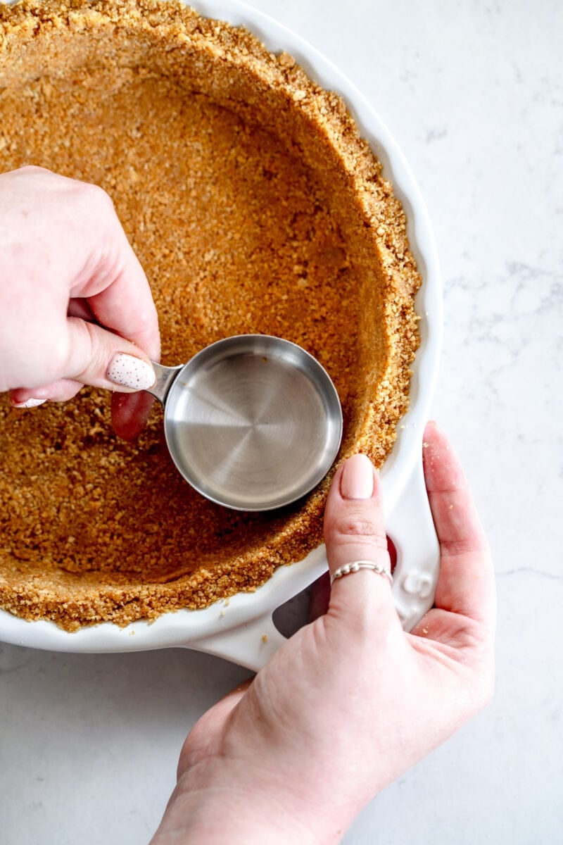 smoothing graham cracker crust