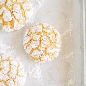 lemon crinkle cookie on parchment paper