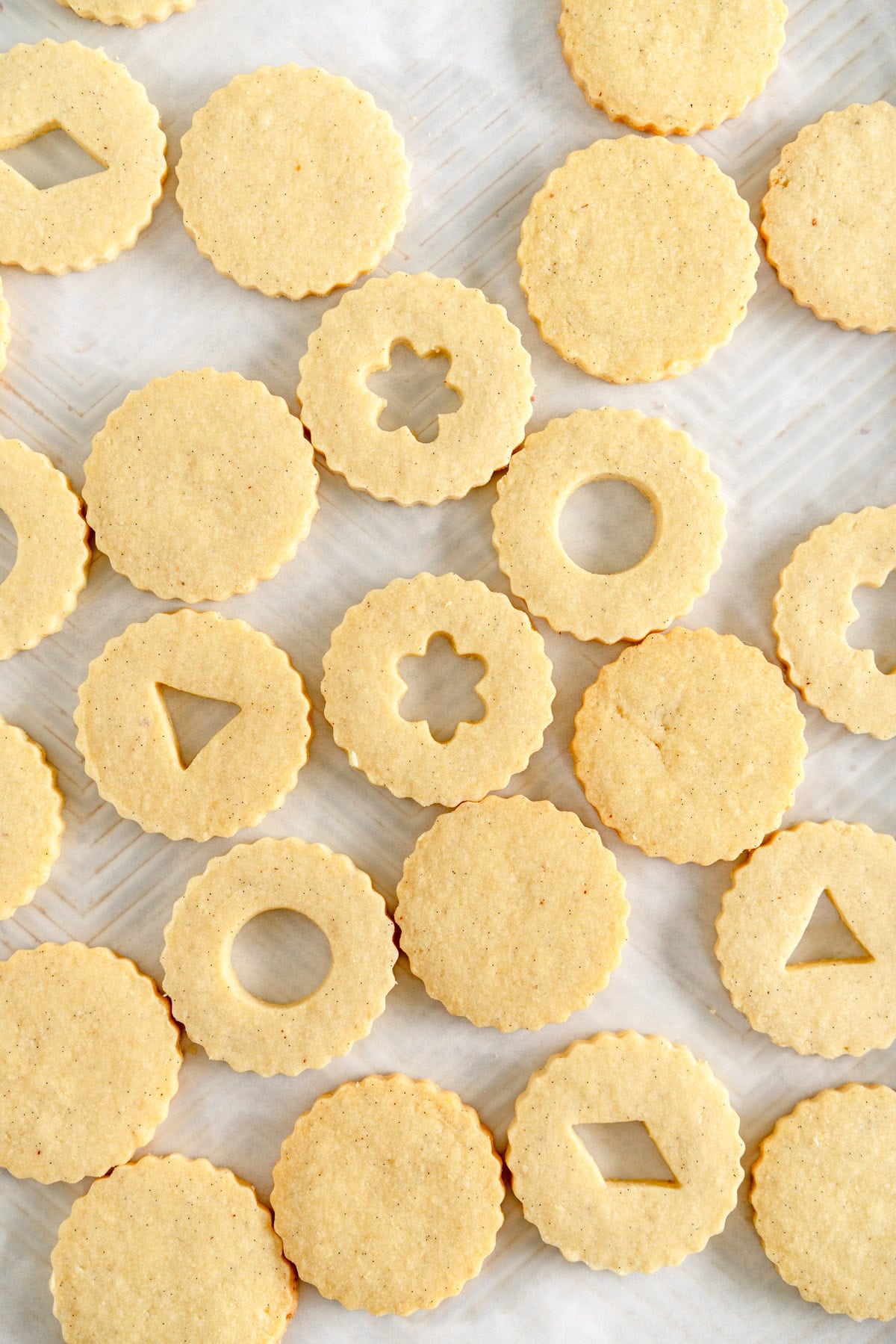 baked linzer cookies