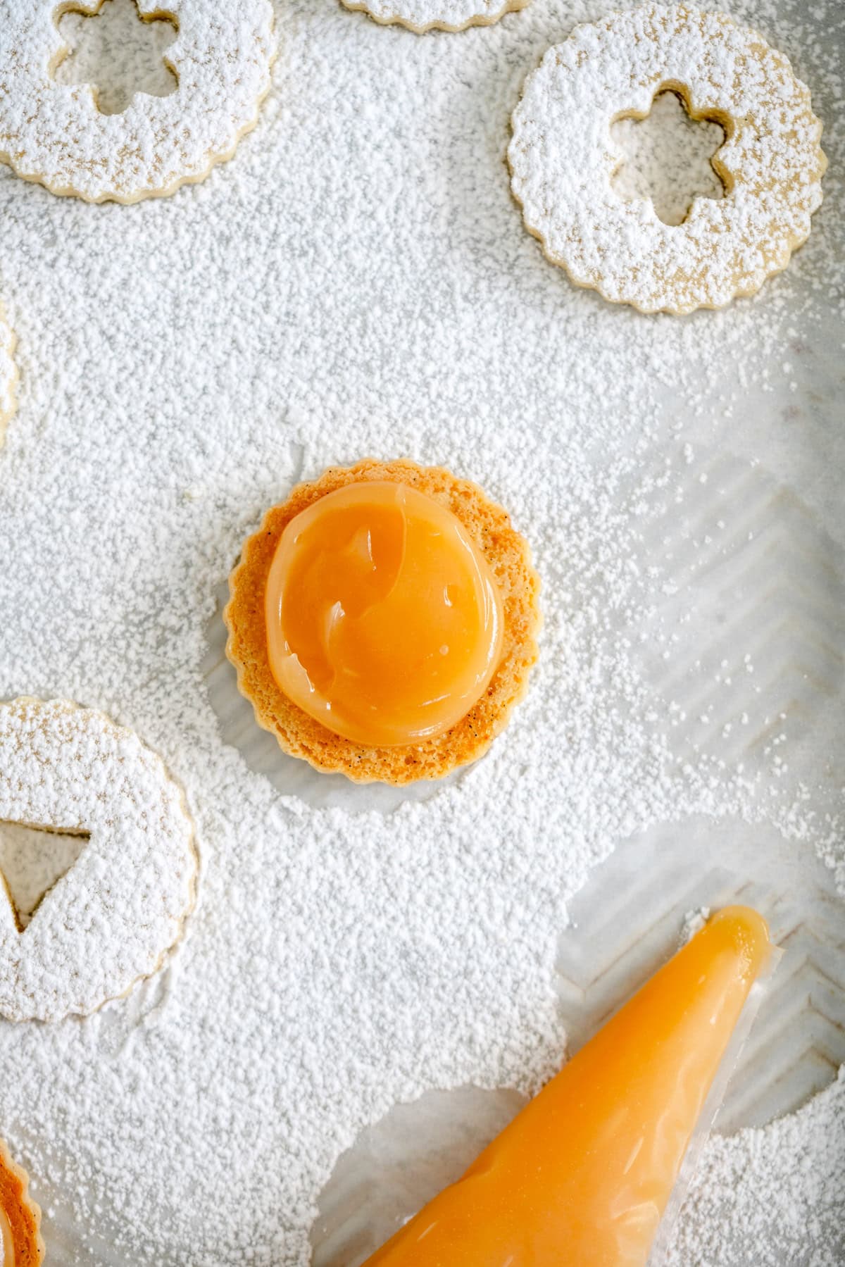 linzer cookie fillng